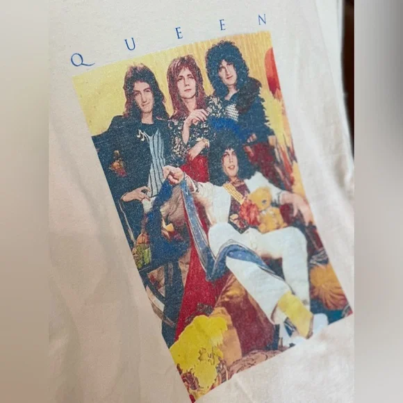 Queen NWOT Band XL Tee Graphic Distressed Ivory T-Shirt by Livy Lu T9 - Picture 5 of 7
